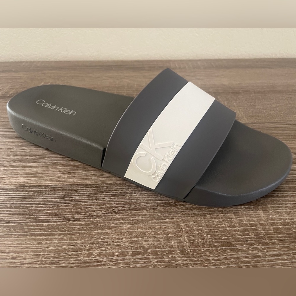 🏷️ Calvin Klein Men’s Anshu Slide Sandals–Light Grey–Size 12–Brand New in Box